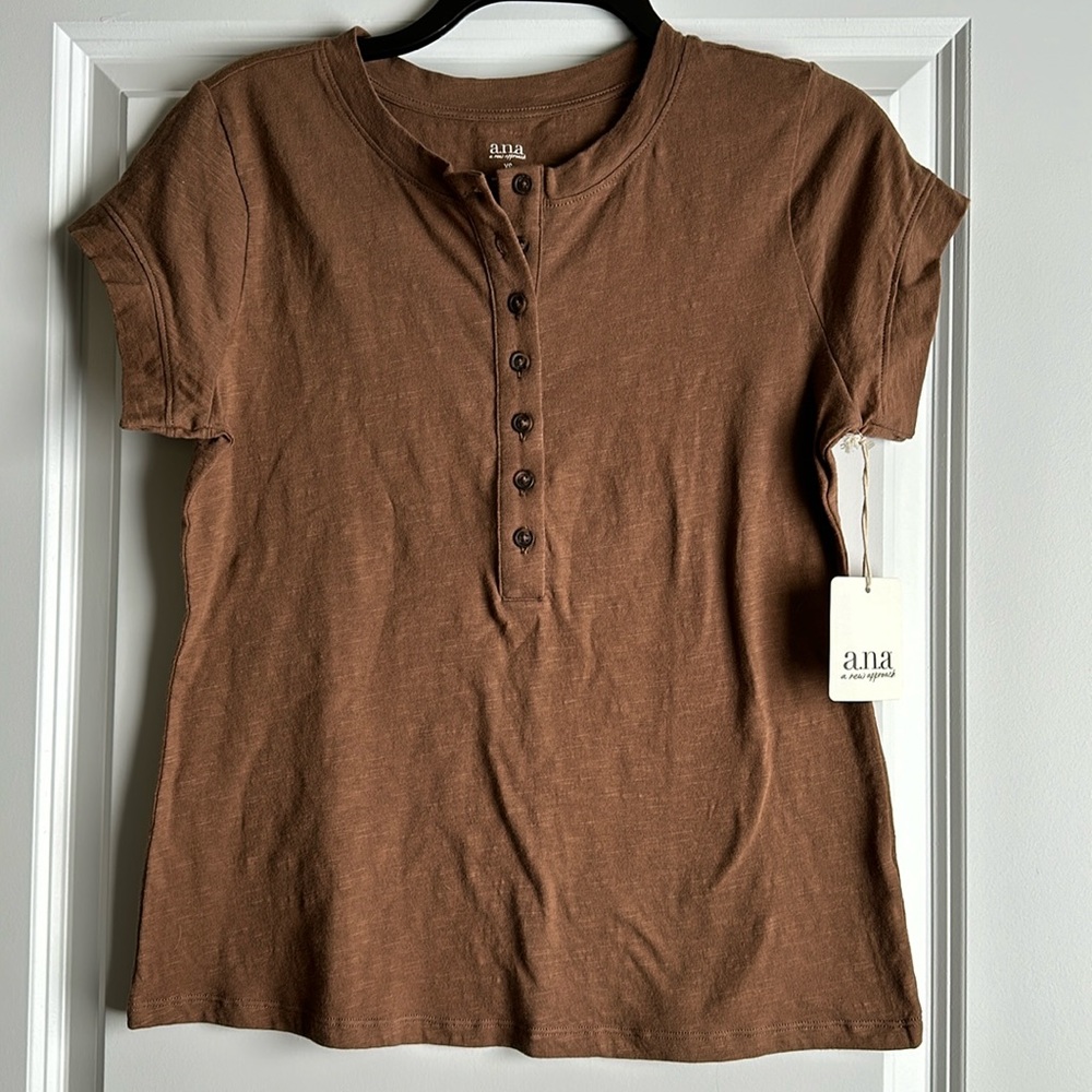 NWT a.n.a brown shirt sleeve t-shirt